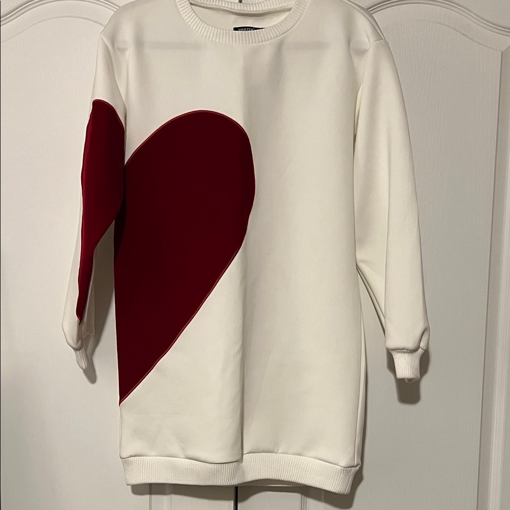 Chic Cream Sweatshirt with Bold Deep Red Heart